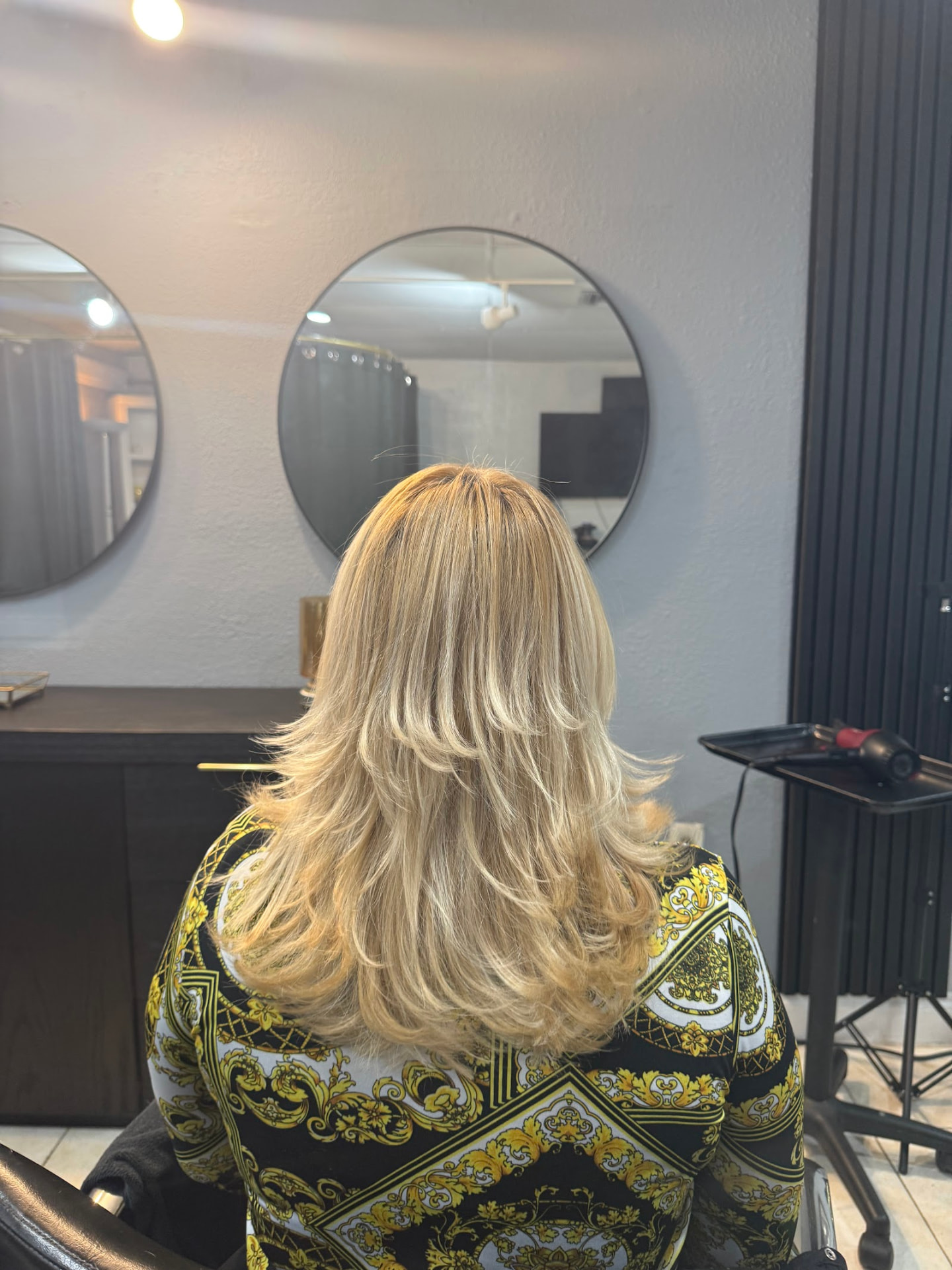 Blonde Curls — Dominican Hairdresser Johanny
